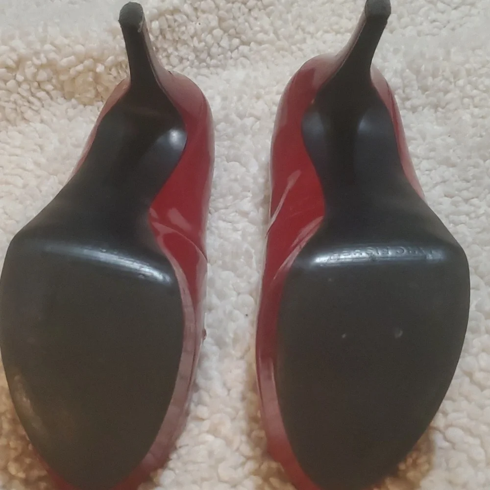 Shoes - Picture 3 of 4
